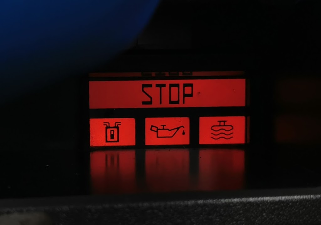 Detail showing the warning light test feature on the Series 1 Citroen BX in operation - note that the engine overheat light should also be lit, but that's not functional in this example