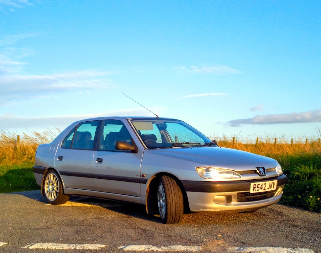 1998 Peugoet 306 Sedan front right 3/4 profile - lower angle