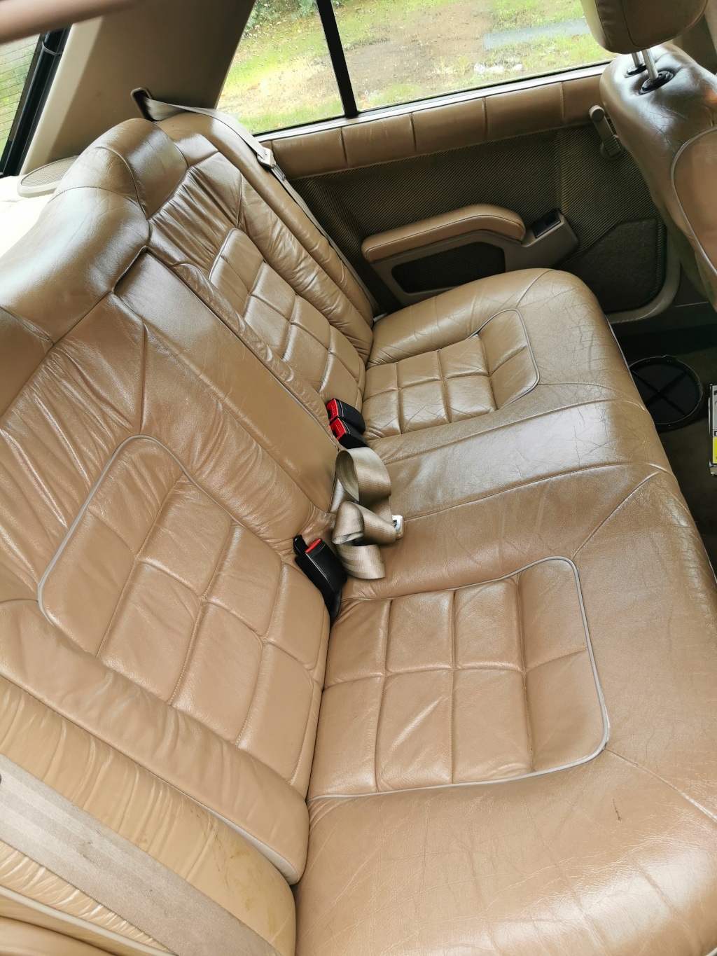 Renault 25 Monaco rear seat after application of leather conditioner