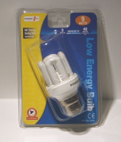 PowerPlus XEU48-9U 9W Compact Fluorescent Lamp - Overview of the plastic blister retail packaging
