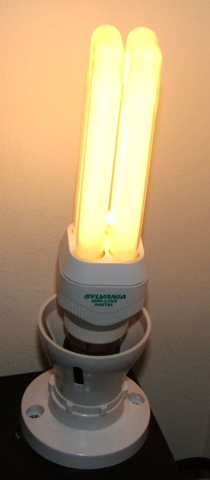 Sylvania Mini-Lynx 15W Pastel Rose Colour Tinted Compact Fluorescent Lamp - Overview of the lamp while alight