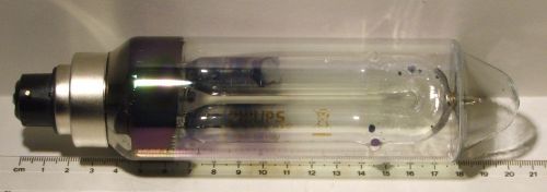 Philips Master SOX-E 18W Low Pressure Sodium Lamp - Showing size of lamp