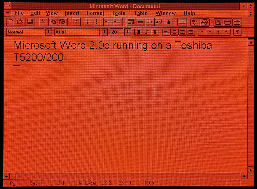 Microsoft Word 2.0c shown on the plasma display of a Toshiba T5200