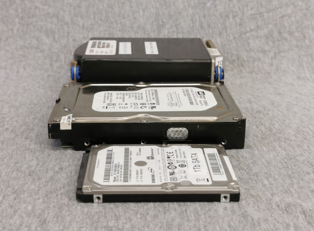 Comparison of the height of a Conner CP3104 hard drive as fitted to a Toshiba T5200 to modern hard drives