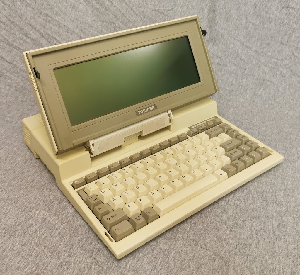 Toshiba T1000 with case open