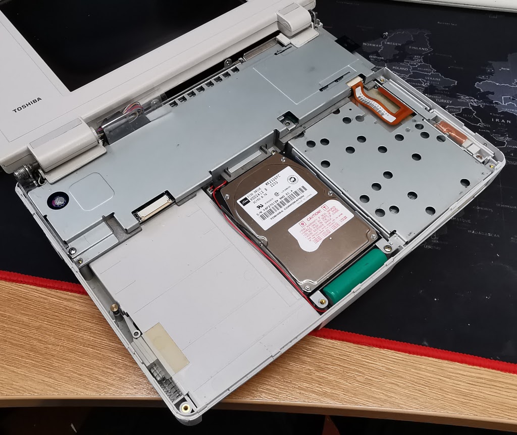 Toshiba T1950CT with top cover and keyboard assembly removed