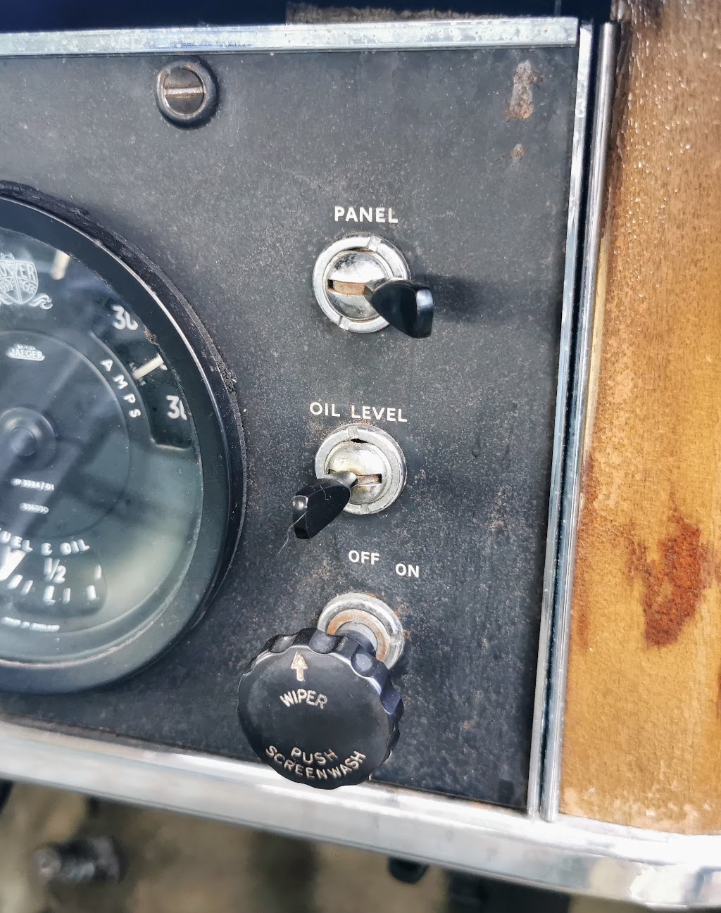 Example of dash switchgear on a 1963 Rover P4 110