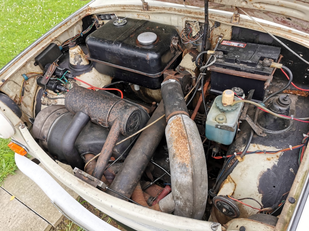 General overview of engine bay layout of a 1984 Trabant P601S