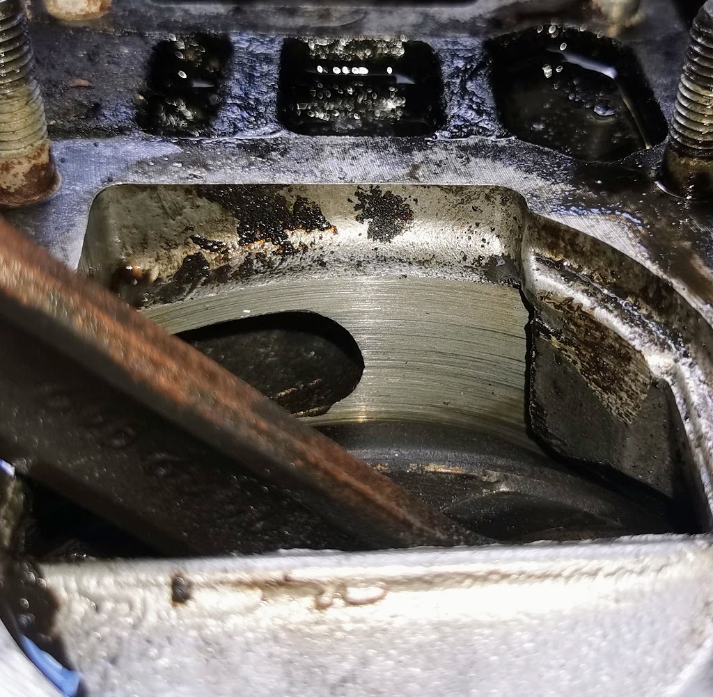 Severe scoring of the inlet rotary valve face in a Trabant P601 engine