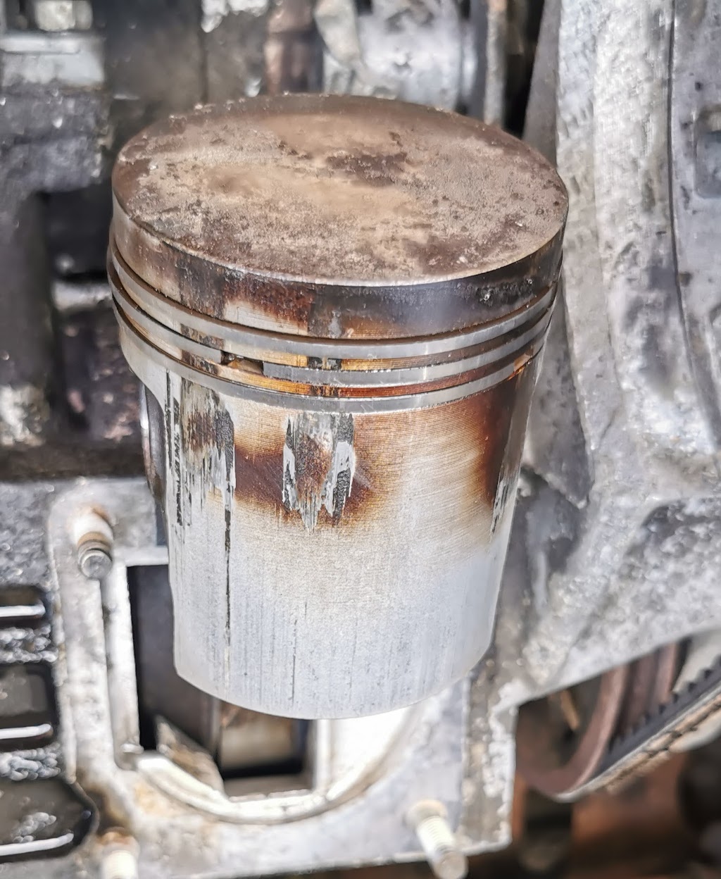 Heat seizure damage to piston number 2