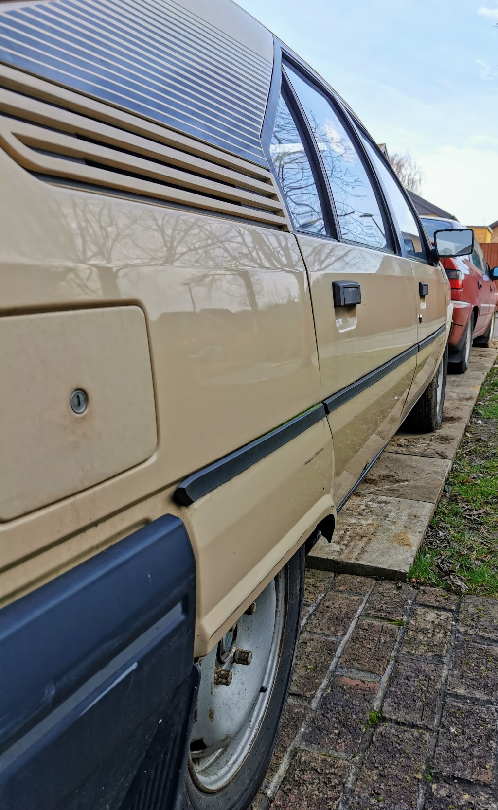 Looking for historical damage on this 1983 Citroen BX 14RE - not bad for a 150K mile car