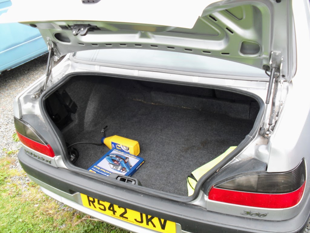 1998 Peugeot 306 Sedan luggage compartment