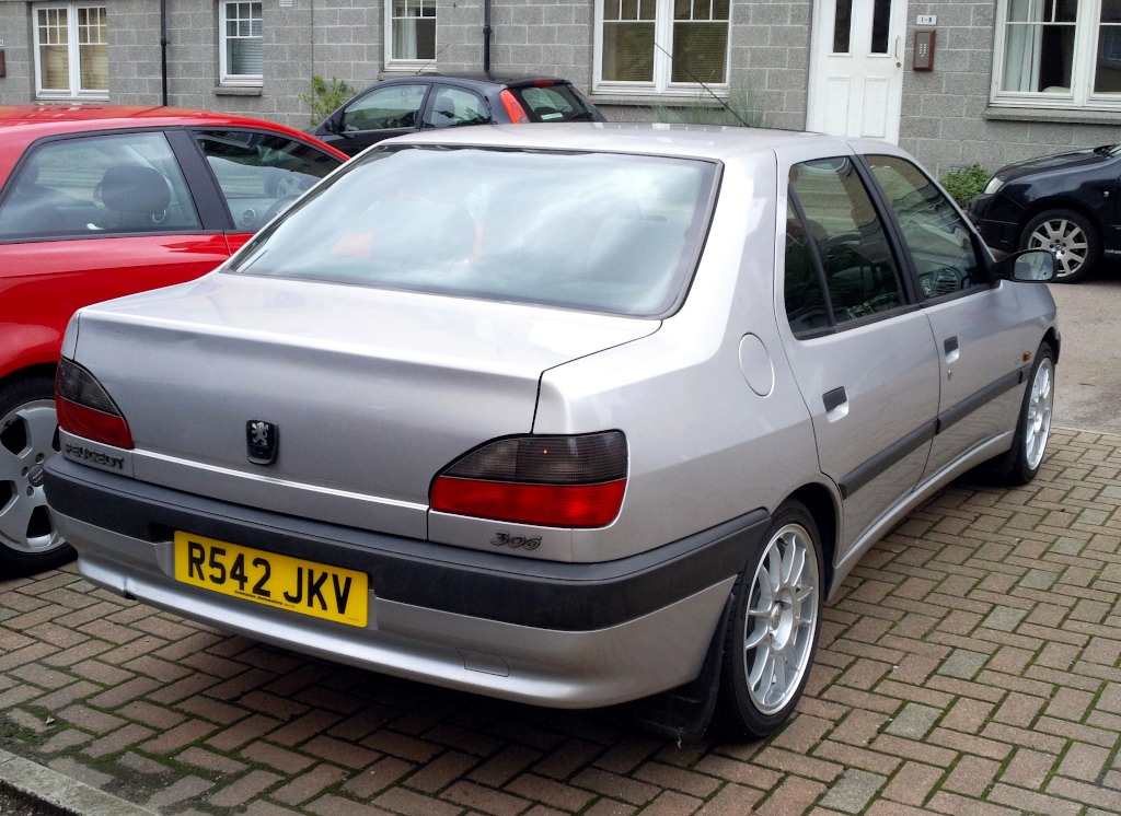 Peugeot 306 Sedan rear right 3/4 view