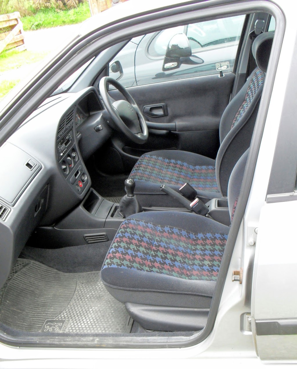 1998 Peugeot 306 Sedan interior - passenger's side front