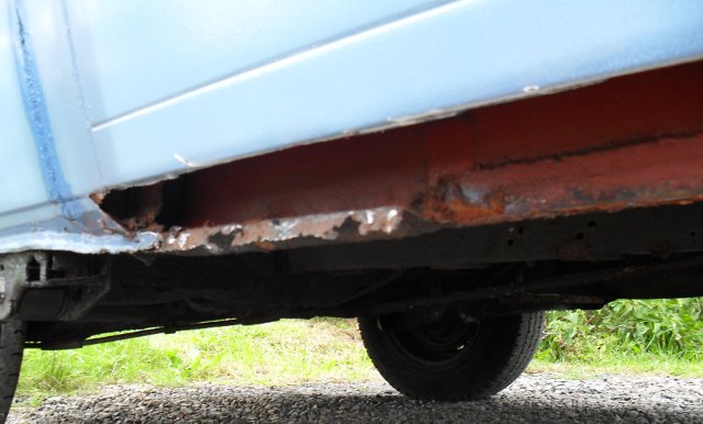 1980 VW T25 Camper van - Pretty rotten back where the trailing arm mount is too