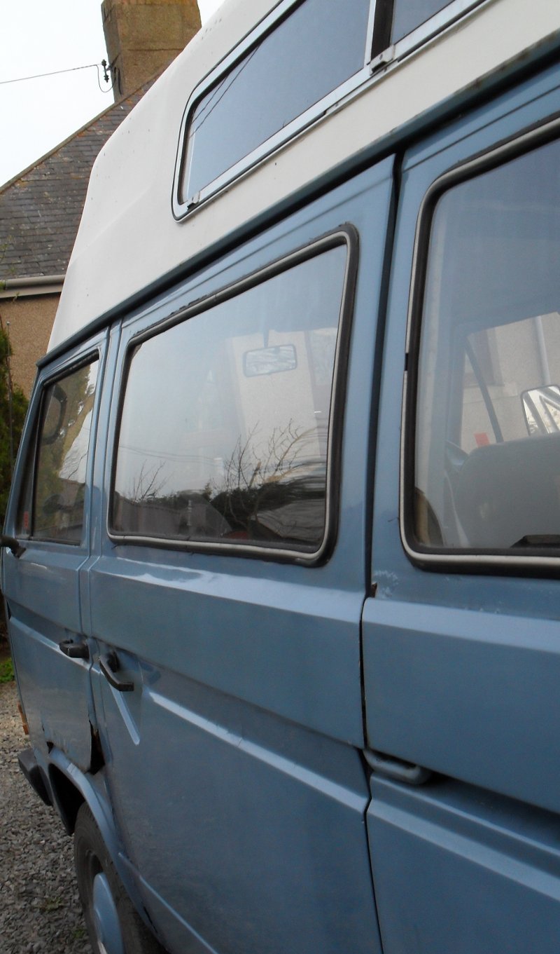 1980 VW T25 Camper van - Rusty doors