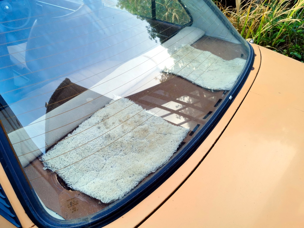 Cut parcel shelf