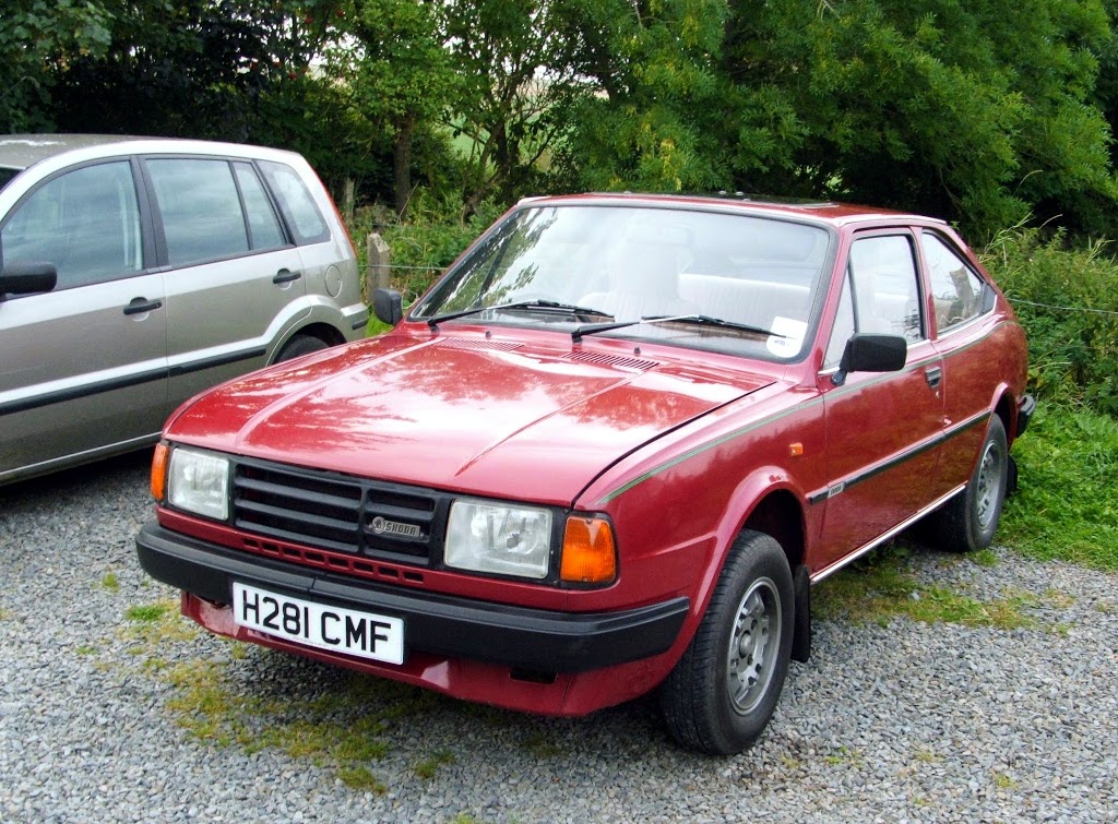 1991 Skoda 135 Rapid front left 3/4 profile