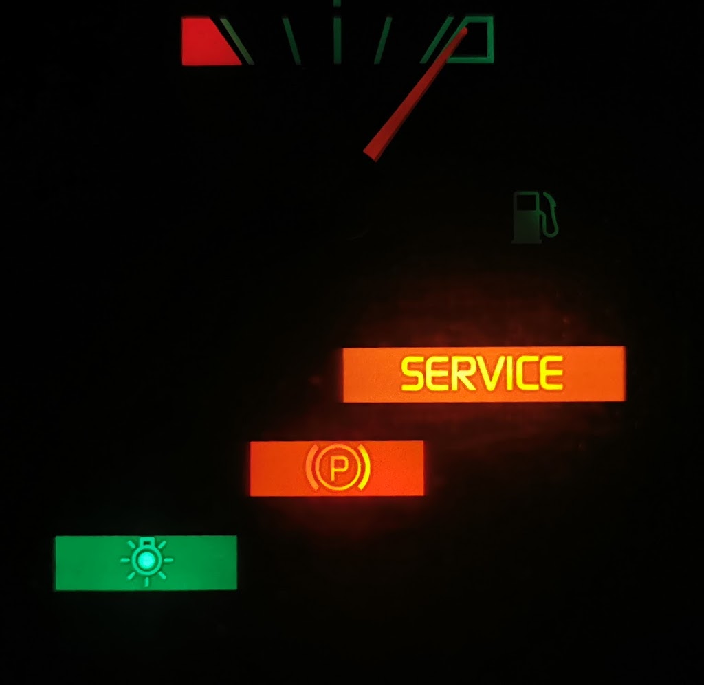 This style of warning light on the dash must have looked very modern back in the mid 80s.