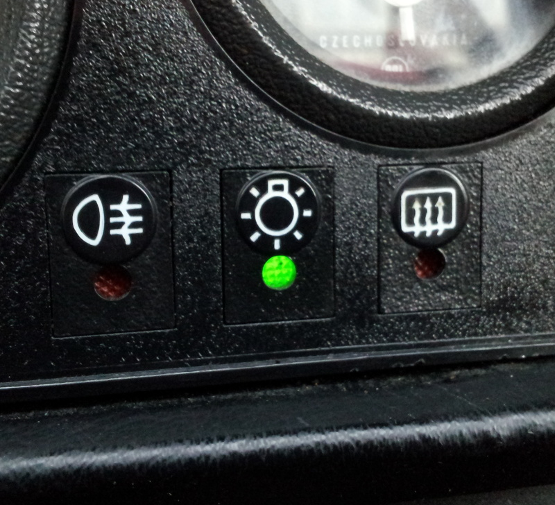 Skoda Estelle 120LX Dashboard Warning Light Detail