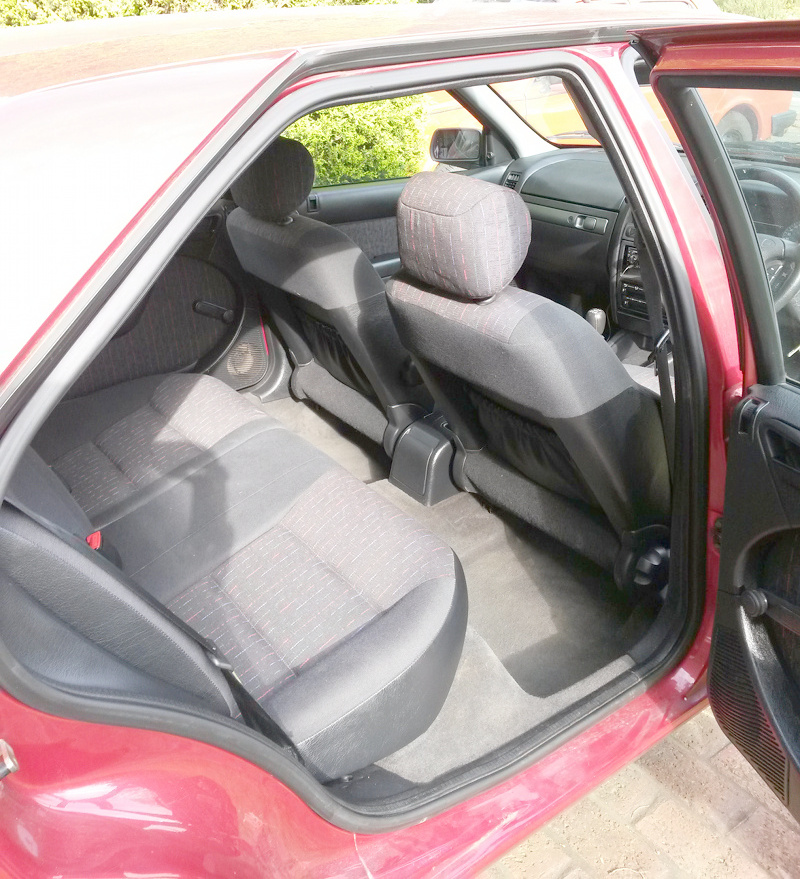 1998 Citroen Xantia 1.9TD Sensation Interior (rear right)