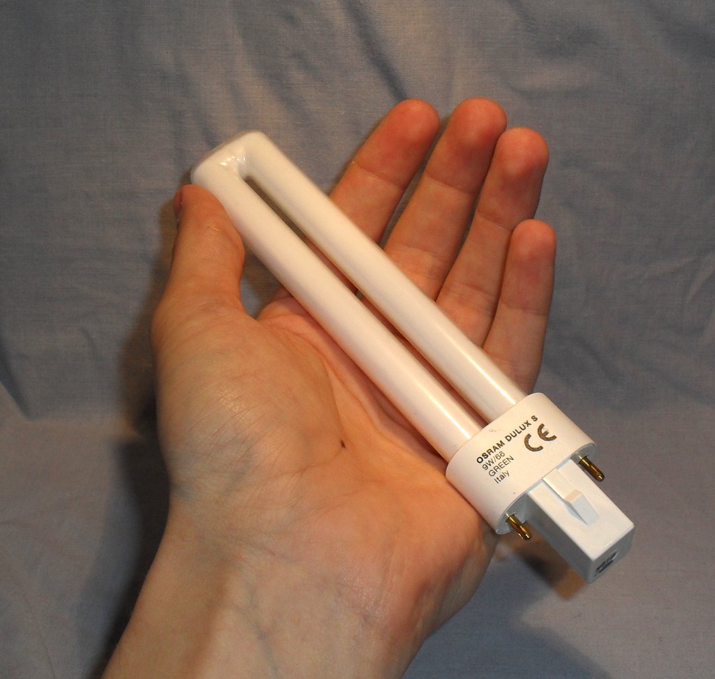 Osram Dulux S G23 9W/66 Green Compact Fluorescent Lamp - Lamp shown held in hand for scale