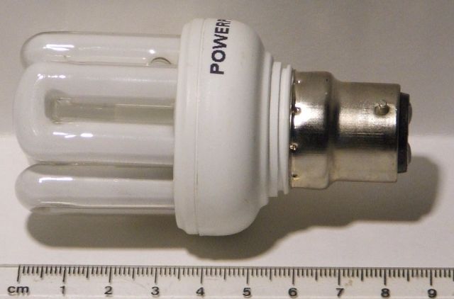 PowerPlus XEU48-9U 9W Compact Fluorescent Lamp - Detail showing length of lamp