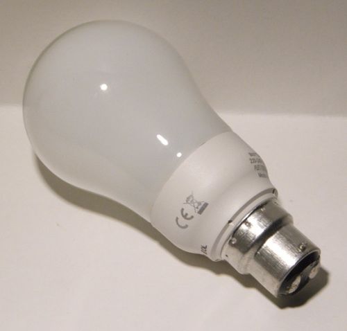General Electric BIAX Electronic, FLE11TBX/XM/GLS/827/B22/GEUK/1 Compact Fluorescent Lamp - Detail of lamp cap