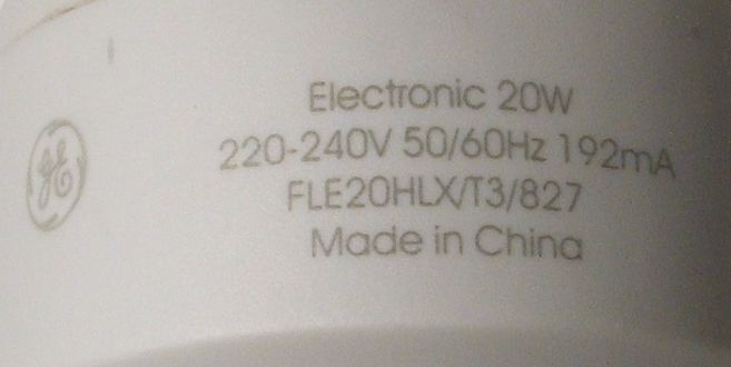 General Electric FLE20HLX/T3/827/B22-6Y-GE Compact fluorescent lamp - Detail of text on lamp base