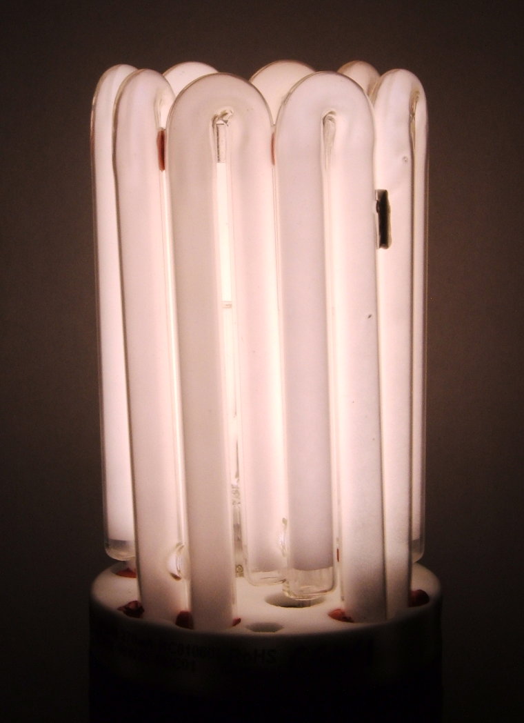 Megaman Clusterlite HC01060i 60W E27 3000K Compact Fluorescent Lamp - Detail of arc tube while lit