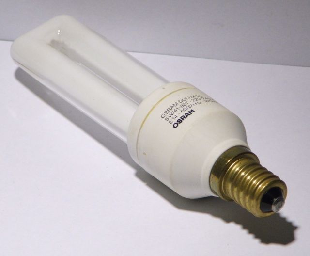 Osram Dulux EL 5W/41-827 Compact Fluorescent Lamp - Detail of lamp cap