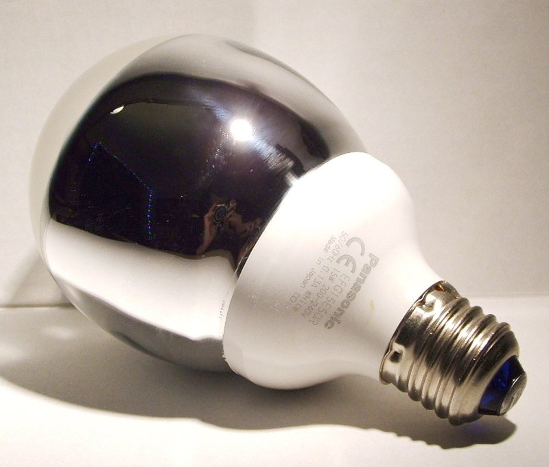 Panasonic EFG15E50R Reflector Compact Fluorescent Lamp - Detail of lamp cap