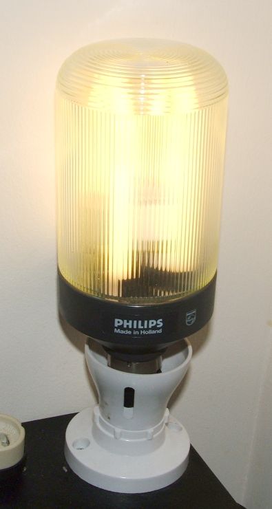 Philips SL*18 Prismatic Compact Fluorescent Lamp - Overview of lamp while lit