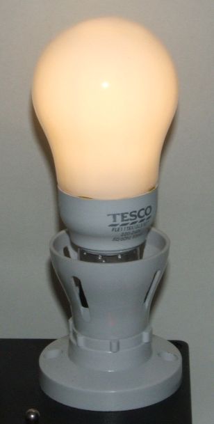 Tesco FLE11TBX-XM-GLS-827-B22-TESCO/1 Compact Fluorescent Lamp - General overview of lamp while alight