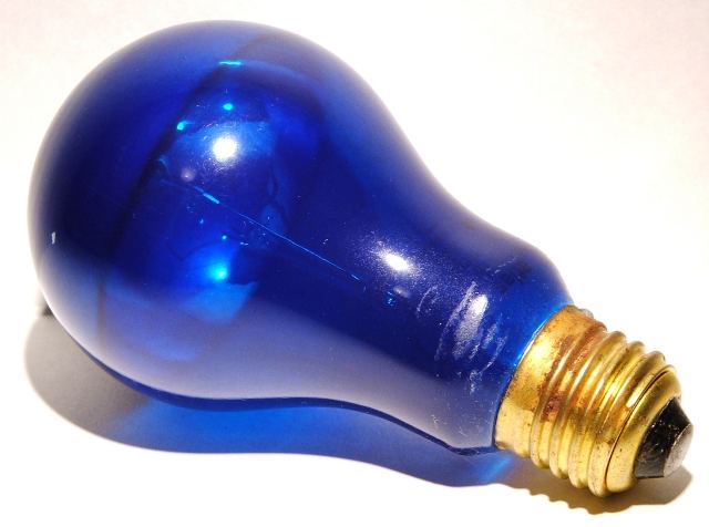 Atlas 100W Crown Silvered Blue Coloured Lamp - Detail of lamp cap
