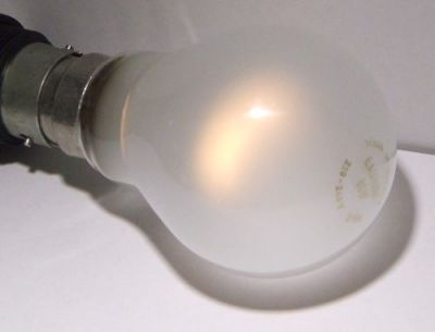 Easydim 60W Pearl Self-Dimming Lightbulb - Overview of lamp while alight (lowest power setting)