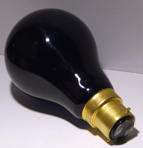 Instant Gifts International Blacklite Bulb - Detail of lamp cap
