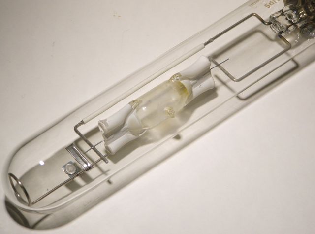 Philips HPI-T Plus 400W Metal Halide Lamp - Detail of arc tube and frame layout