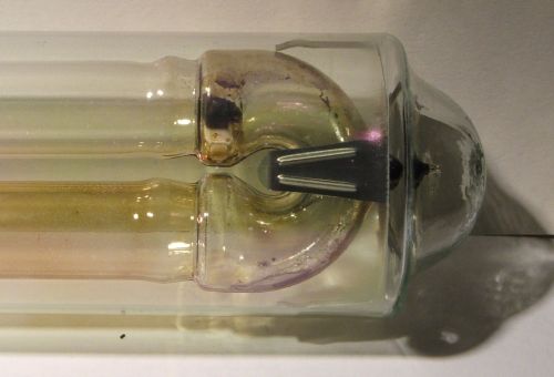 Osram SOX/H 55W Low Pressure Sodium Lamp - Detail of arc tube U-bend showing sodium retention ridge