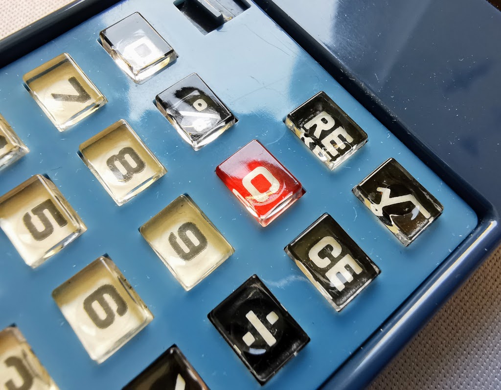 Closeup of the upper right of a Prinztronic Mini 7 keypad