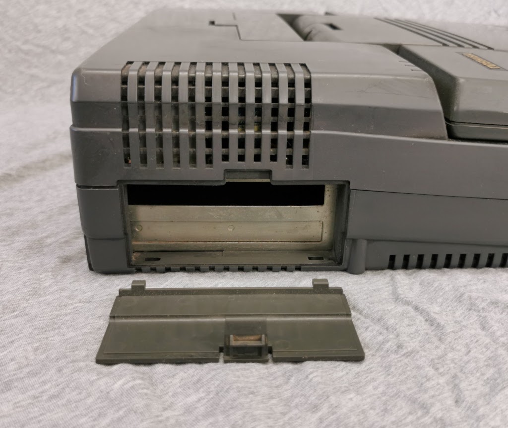 Detail of ISA expansion slots on Toshiba T5200 with external cover removed