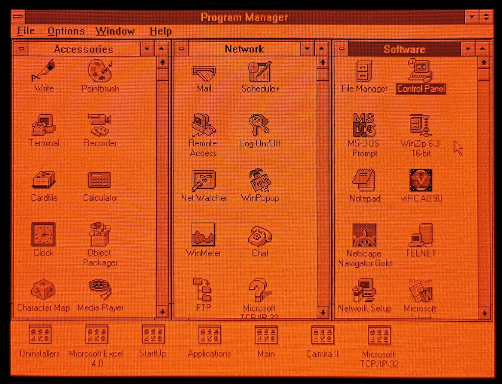 Microsoft Windows 3.11 Program Manager as it appears on the plasma display on a Toshiba T5200