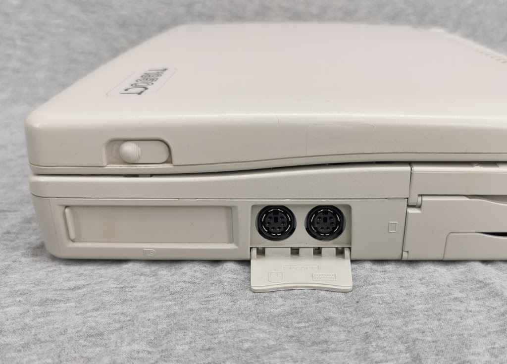 Toshiba T1950CT with DCBM port closed, therefore allowing access to the PS/2 ports